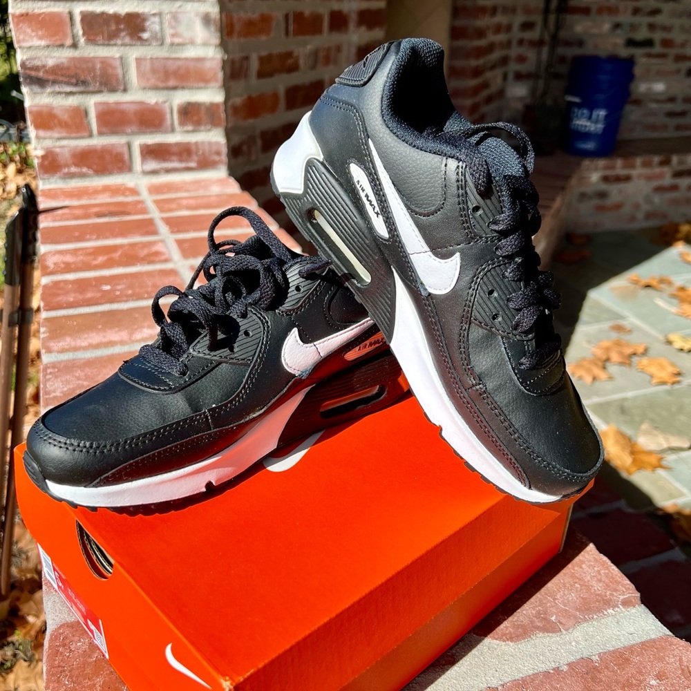 NIB Size 5Y Nike Air Max 90